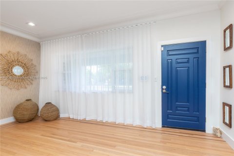 House in Miami, Florida 3 bedrooms, 170.94 sq.m. № 1967748 - photo 26