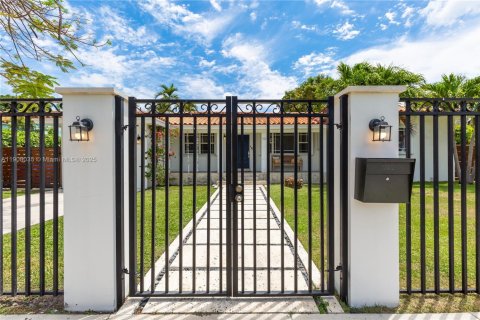 House in Miami, Florida 3 bedrooms, 170.94 sq.m. № 1967748 - photo 27