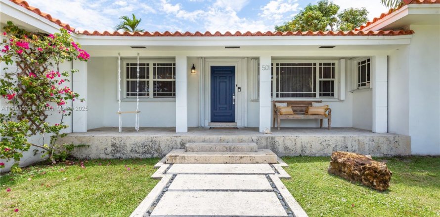 House in Miami, Florida 3 bedrooms, 170.94 sq.m. № 1967748