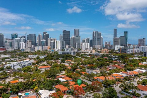 House in Miami, Florida 3 bedrooms, 170.94 sq.m. № 1967748 - photo 3