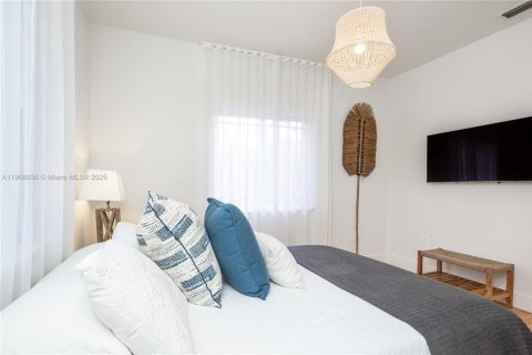 House in Miami, Florida 3 bedrooms, 170.94 sq.m. № 1967748 - photo 10