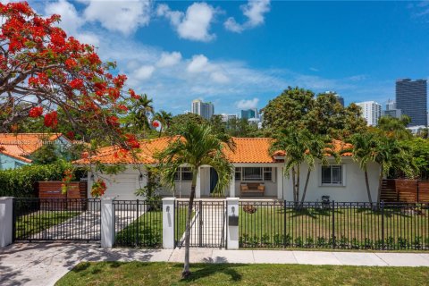 House in Miami, Florida 3 bedrooms, 170.94 sq.m. № 1967748 - photo 4