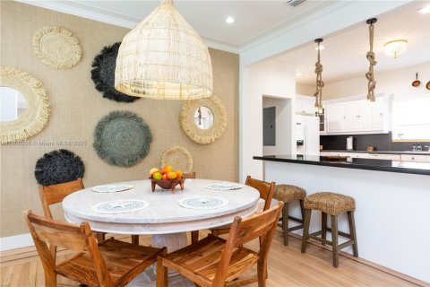 House in Miami, Florida 3 bedrooms, 170.94 sq.m. № 1967748 - photo 24