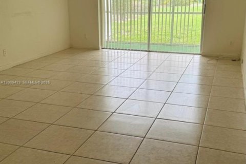 Copropriété à louer à Lauderhill, Floride: 1 chambre, 67.45 m2 № 2170995 - photo 3