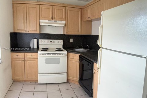 Copropriété à louer à Lauderhill, Floride: 1 chambre, 67.45 m2 № 2170995 - photo 5