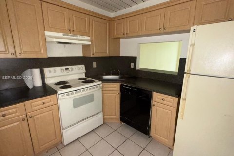 Copropriété à louer à Lauderhill, Floride: 1 chambre, 67.45 m2 № 2170995 - photo 6
