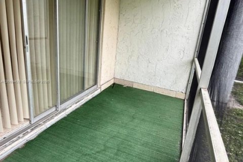Copropriété à louer à Lauderhill, Floride: 1 chambre, 67.45 m2 № 2170995 - photo 11