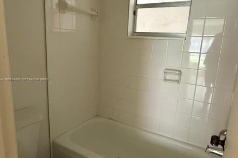 Copropriété à louer à Lauderhill, Floride: 1 chambre, 67.45 m2 № 2170995 - photo 10
