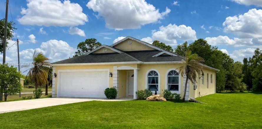 Villa ou maison à Clewiston, Floride 3 chambres, 151.43 m2 № 2067170