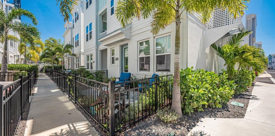 Condo in Sarasota, Florida, 3 bedrooms № 2347965