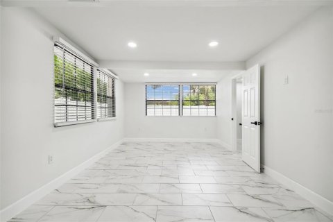Casa en alquiler en Tampa, Florida, 3 dormitorios, 143.91 m2 № 1905856 - foto 22