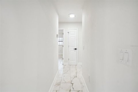 Casa en alquiler en Tampa, Florida, 3 dormitorios, 143.91 m2 № 1905856 - foto 9