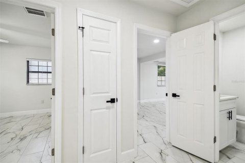 Casa en alquiler en Tampa, Florida, 3 dormitorios, 143.91 m2 № 1905856 - foto 10