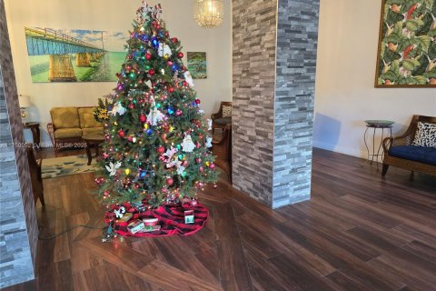 Condominio en venta en Pompano Beach, Florida, 2 dormitorios, 99.31 m2 № 1980153 - foto 10