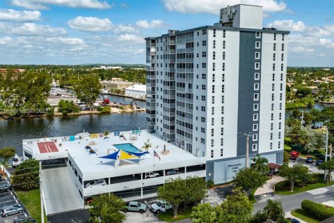 Condominio en venta en Pompano Beach, Florida, 2 dormitorios, 99.31 m2 № 1980153 - foto 1