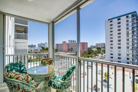 Condominio en venta en Pompano Beach, Florida, 2 dormitorios, 99.31 m2 № 1980153 - foto 6