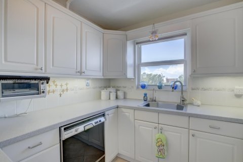 Condominio en venta en Pompano Beach, Florida, 2 dormitorios, 99.31 m2 № 1980153 - foto 30