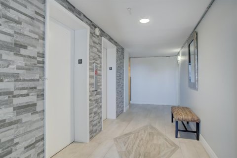 Condominio en venta en Pompano Beach, Florida, 2 dormitorios, 99.31 m2 № 1980153 - foto 18