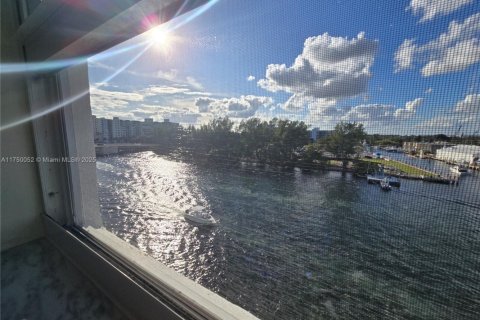 Condominio en venta en Pompano Beach, Florida, 2 dormitorios, 99.31 m2 № 1980153 - foto 9