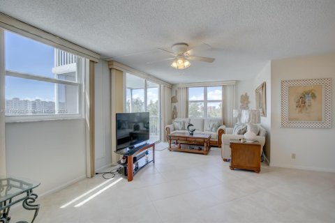 Condominio en venta en Pompano Beach, Florida, 2 dormitorios, 99.31 m2 № 1980153 - foto 19