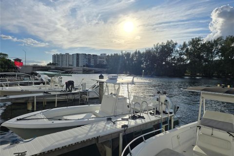 Condominio en venta en Pompano Beach, Florida, 2 dormitorios, 99.31 m2 № 1980153 - foto 17