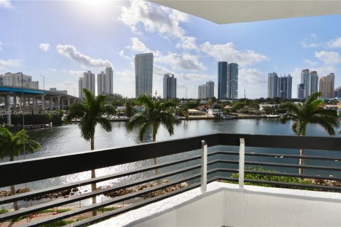 Condominio en venta en Aventura, Florida, 2 dormitorios, 109.9 m2 № 1863615 - foto 30