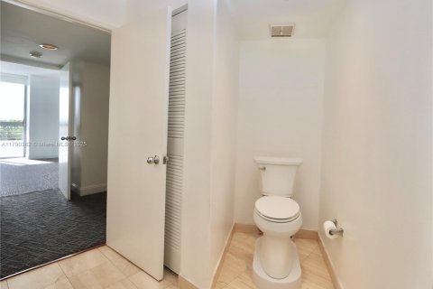Condominio en venta en Aventura, Florida, 2 dormitorios, 109.9 m2 № 1863615 - foto 27