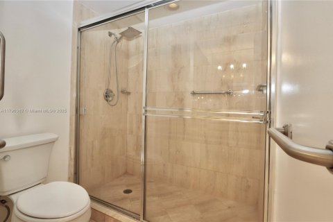 Condominio en venta en Aventura, Florida, 2 dormitorios, 109.9 m2 № 1863615 - foto 19