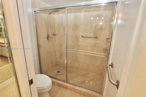 Condominio en venta en Aventura, Florida, 2 dormitorios, 109.9 m2 № 1863615 - foto 28