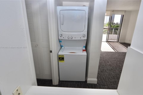 Condominio en venta en Aventura, Florida, 2 dormitorios, 109.9 m2 № 1863615 - foto 29