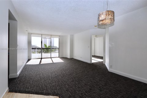 Condominio en venta en Aventura, Florida, 2 dormitorios, 109.9 m2 № 1863615 - foto 3