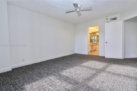 Condominio en venta en Aventura, Florida, 2 dormitorios, 109.9 m2 № 1863615 - foto 15