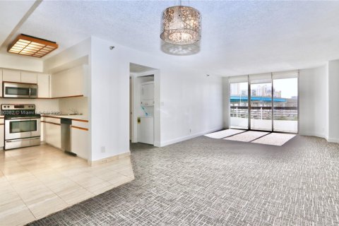 Condominio en venta en Aventura, Florida, 2 dormitorios, 109.9 m2 № 1863615 - foto 2
