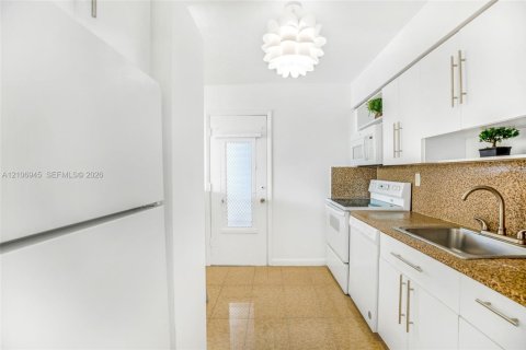 Copropriété à louer à Miami Beach, Floride: 1 chambre, 83.61 m2 № 2418197 - photo 11
