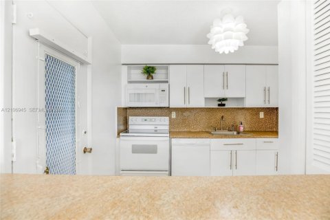 Copropriété à louer à Miami Beach, Floride: 1 chambre, 83.61 m2 № 2418197 - photo 14