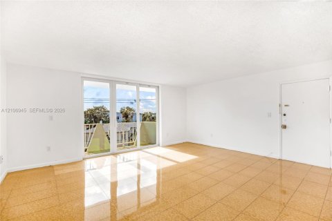 Copropriété à louer à Miami Beach, Floride: 1 chambre, 83.61 m2 № 2418197 - photo 10
