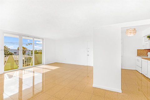 Copropriété à louer à Miami Beach, Floride: 1 chambre, 83.61 m2 № 2418197 - photo 6