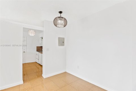 Copropriété à louer à Miami Beach, Floride: 1 chambre, 83.61 m2 № 2418197 - photo 8