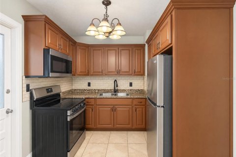 Casa en venta en Tampa, Florida, 2 dormitorios, 62.43 m2 № 2430690 - foto 2
