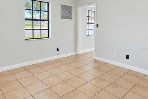 Casa en venta en Tampa, Florida, 2 dormitorios, 62.43 m2 № 2430690 - foto 8
