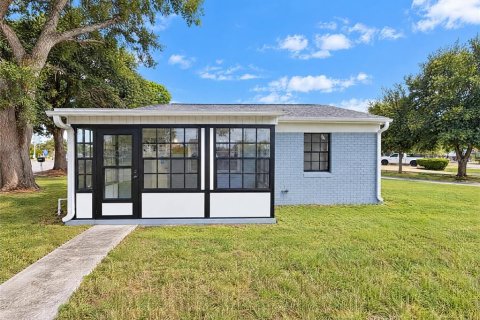 House in Tampa, Florida 2 bedrooms, 62.43 sq.m. № 2430690