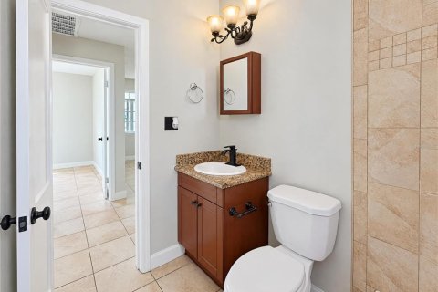 Casa en venta en Tampa, Florida, 2 dormitorios, 62.43 m2 № 2430690 - foto 11