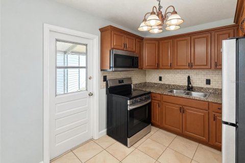 Casa en venta en Tampa, Florida, 2 dormitorios, 62.43 m2 № 2430690 - foto 6