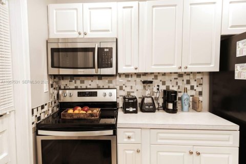 Propiedad comercial en venta en Dania Beach, Florida, 225.38 m2 № 2028765 - foto 10