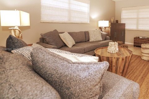 Propiedad comercial en venta en Dania Beach, Florida, 225.38 m2 № 2028765 - foto 4