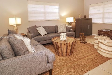 Propiedad comercial en venta en Dania Beach, Florida, 225.38 m2 № 2028765 - foto 3