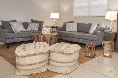 Propiedad comercial en Dania Beach, Florida 225.38 m2 № 2028765