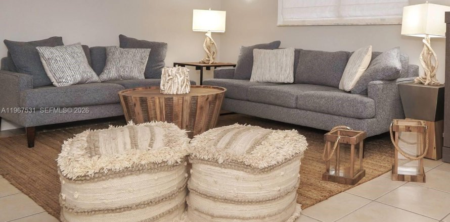 Propiedad comercial en Dania Beach, Florida 225.38 m2 № 2028765