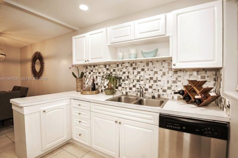 Propiedad comercial en venta en Dania Beach, Florida, 225.38 m2 № 2028765 - foto 8