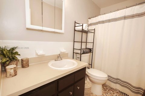 Propiedad comercial en venta en Dania Beach, Florida, 225.38 m2 № 2028765 - foto 16